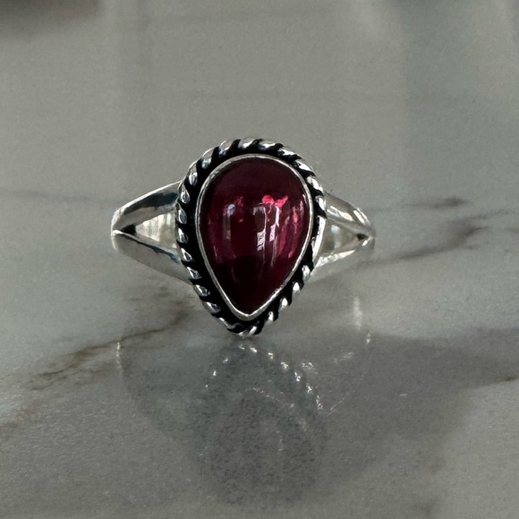 NWOT Sundance Ibis Ring Garnet Sterling Silver
